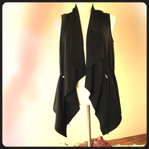 Black Worthington vest with pockets/drawstring